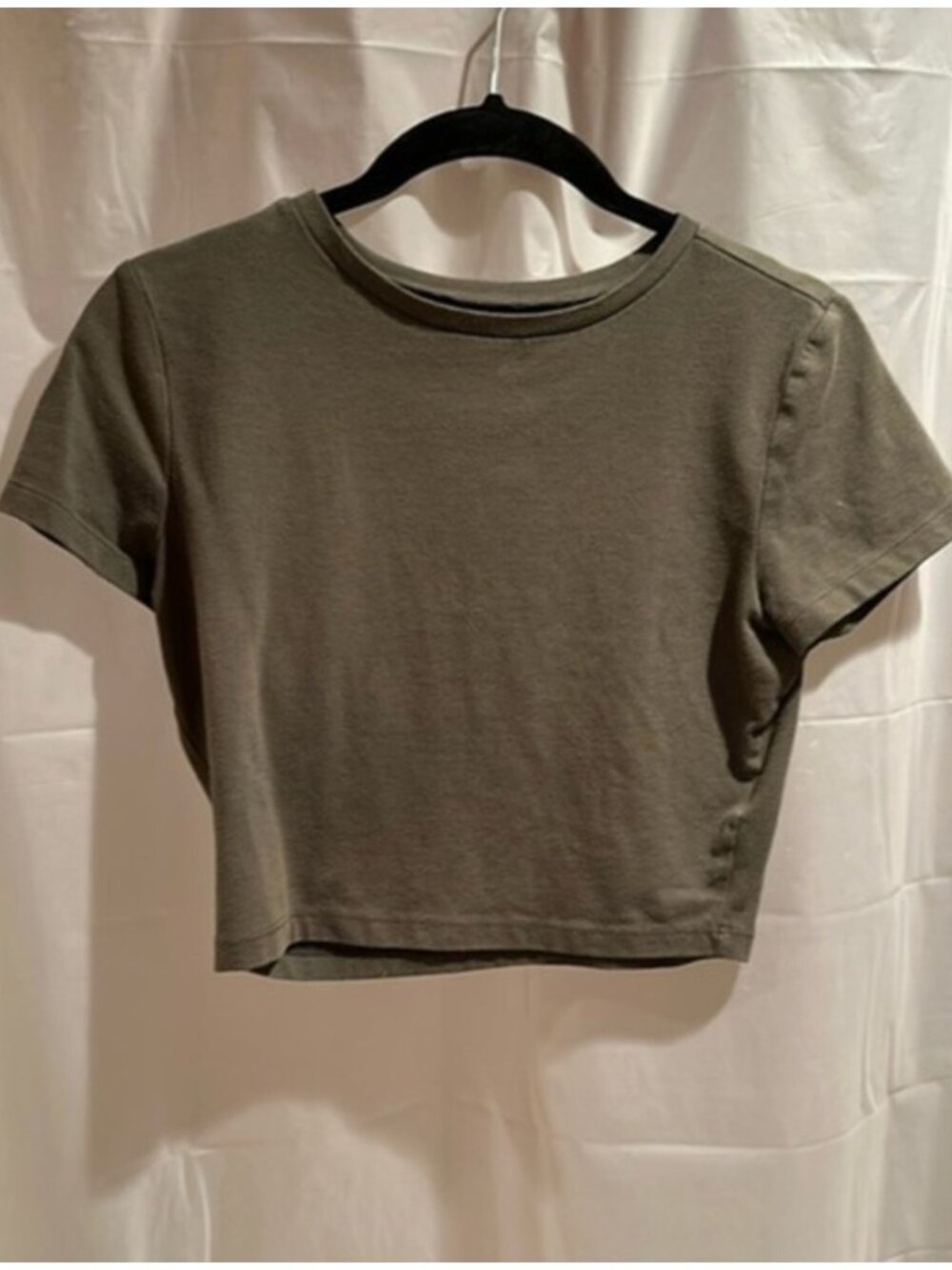 olive green short sleeved cropped T-shirt